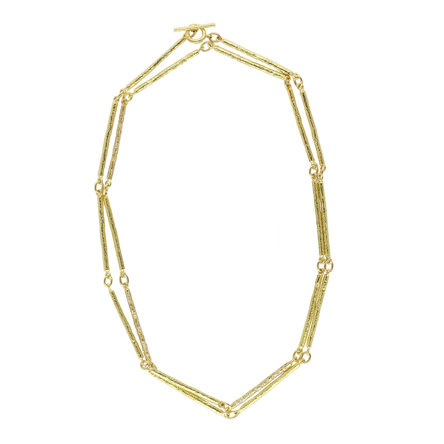 Detail view of Devon necklace in 18k yellow gold