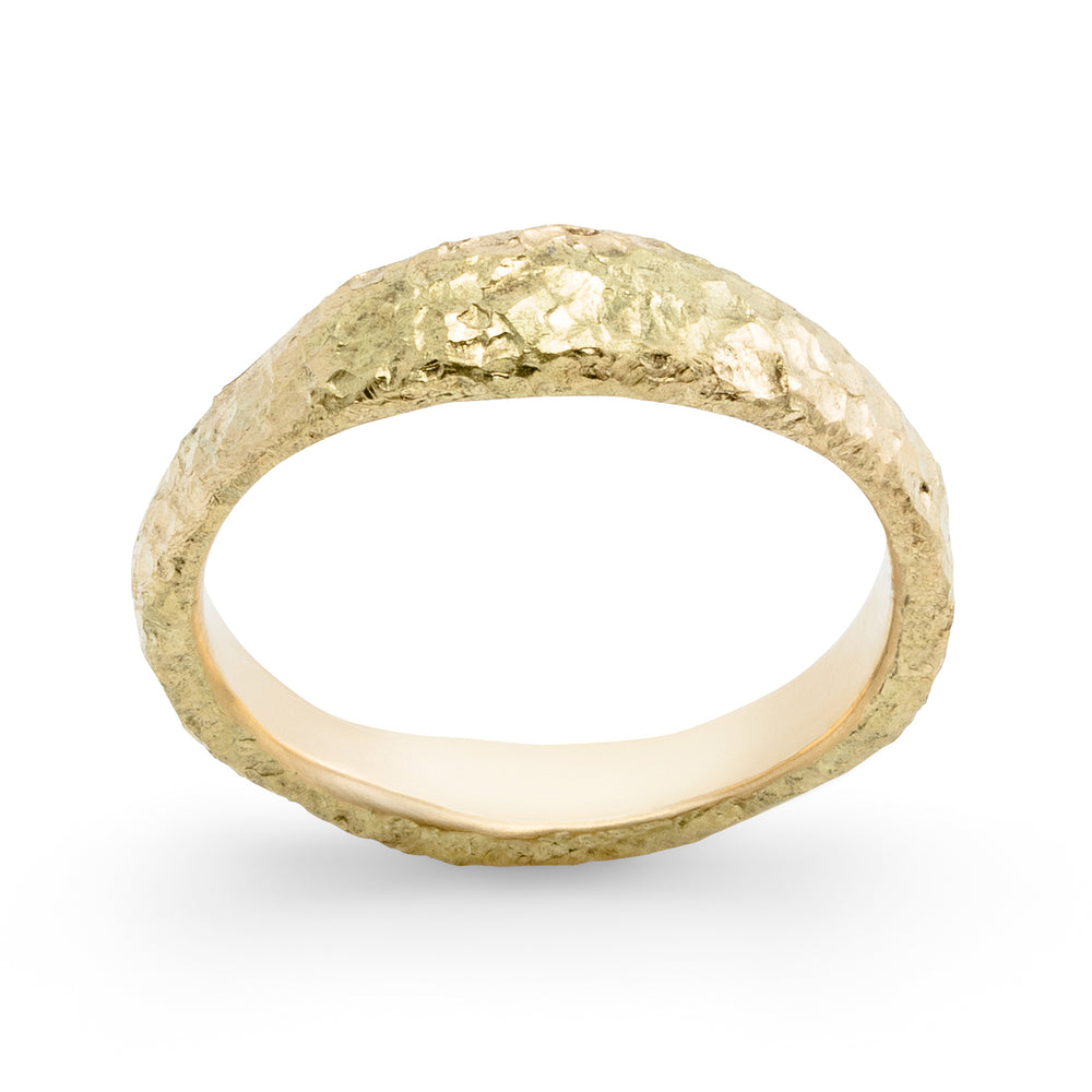 Narrow Lava Band in 18k yellow gold